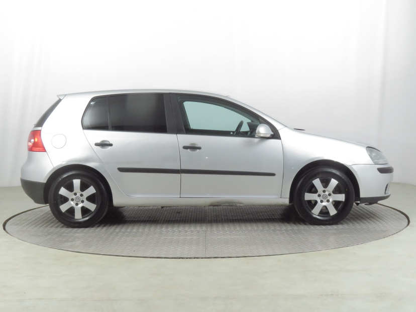 Volkswagen Golf, 2004