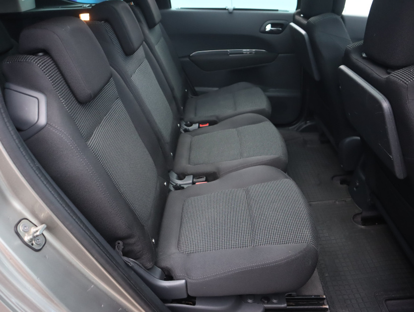Peugeot 5008, 2011