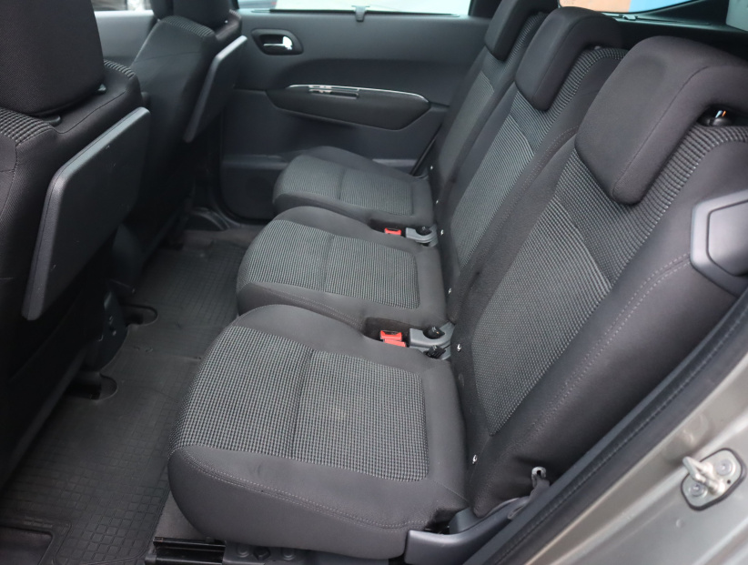 Peugeot 5008, 2011