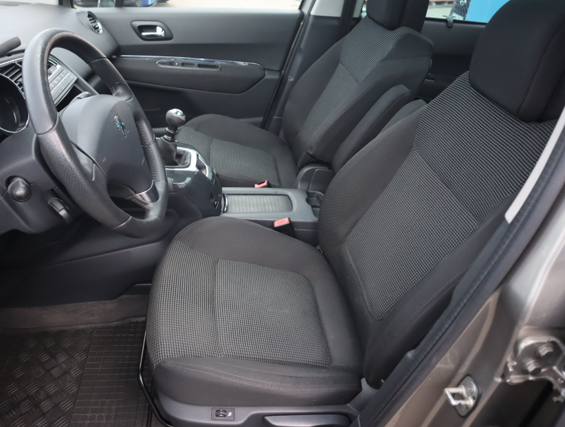 Peugeot 5008, 2011