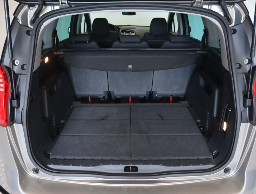 Peugeot 5008, 2011