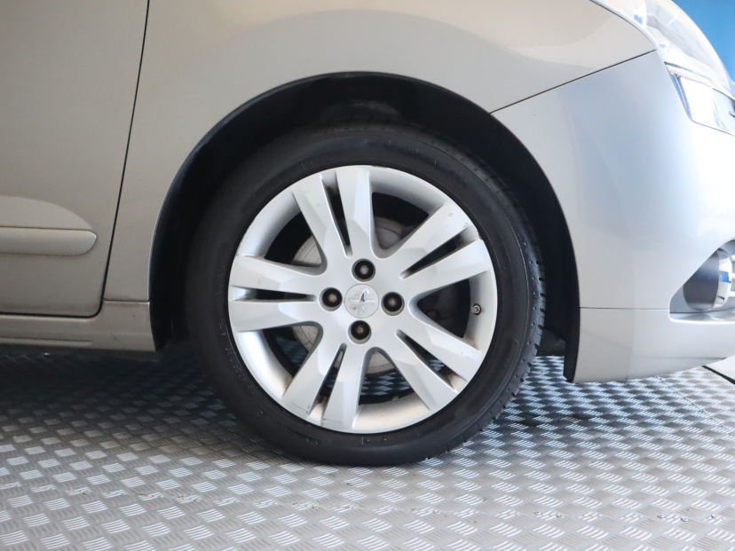 Peugeot 5008, 2011