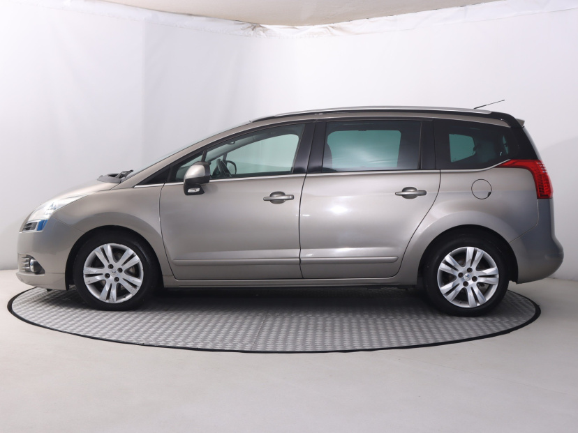 Peugeot 5008, 2011