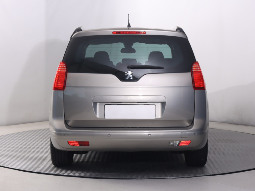 Peugeot 5008, 2011