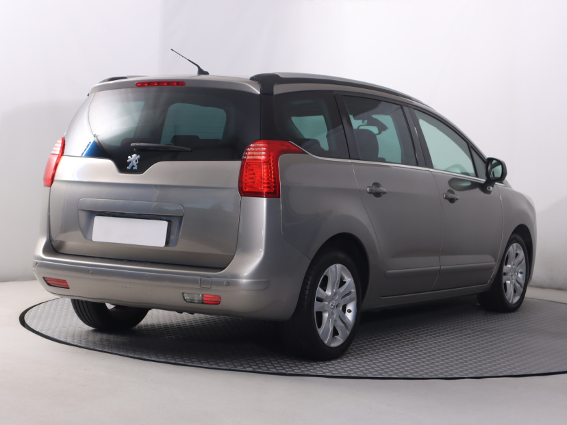 Peugeot 5008, 2011