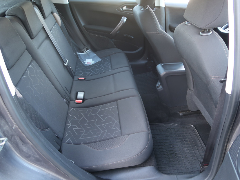 Peugeot 2008, 2014
