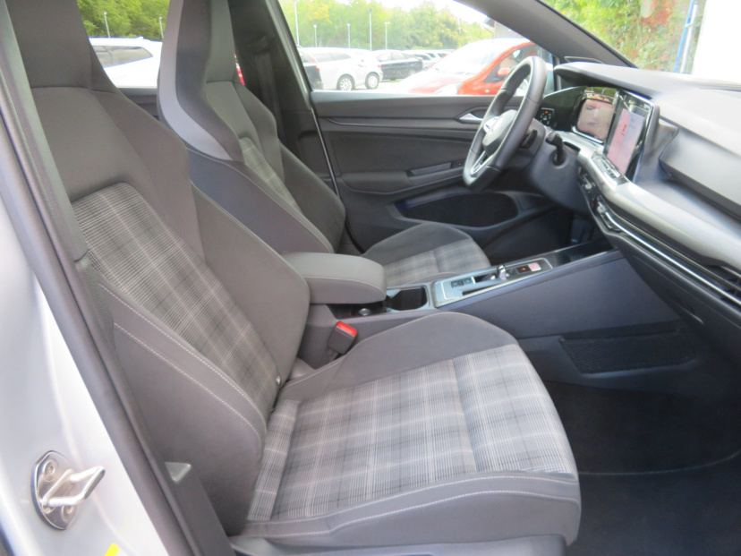 Volkswagen Golf, 2022