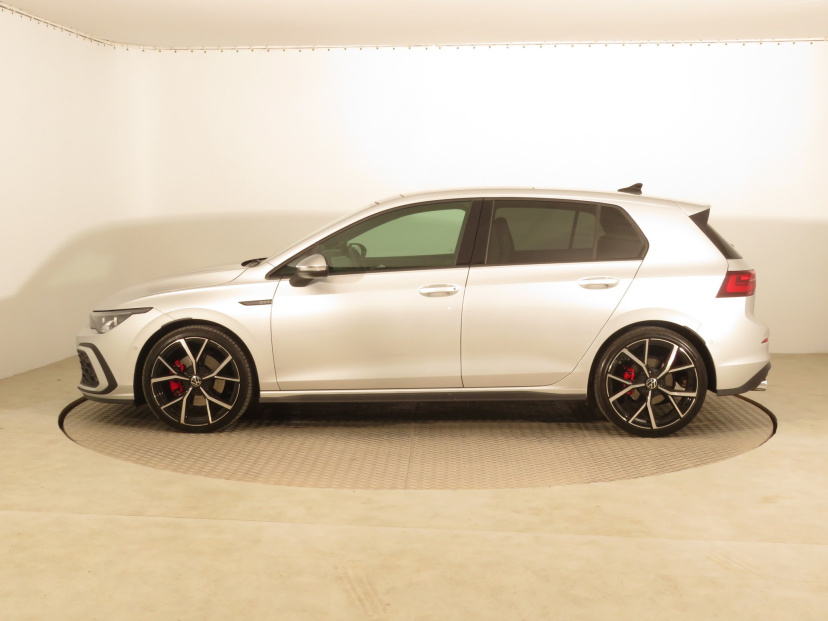 Volkswagen Golf, 2022