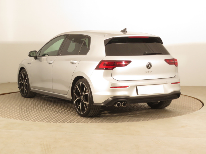 Volkswagen Golf, 2022