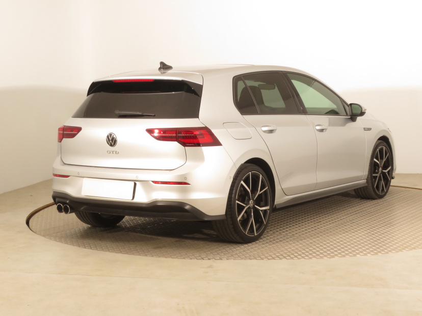 Volkswagen Golf, 2022