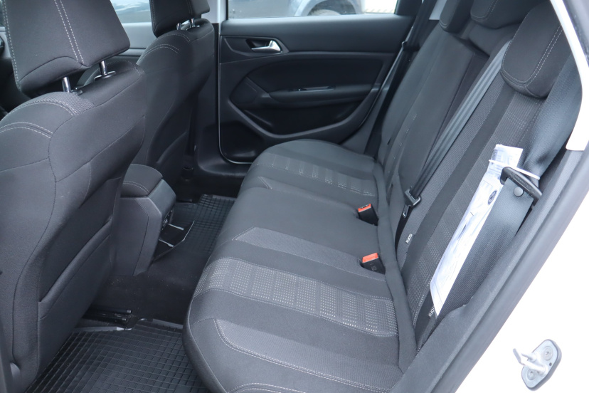 Peugeot 308, 2015
