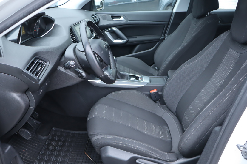 Peugeot 308, 2015