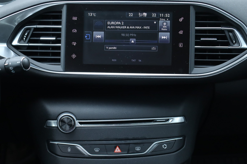 Peugeot 308, 2015
