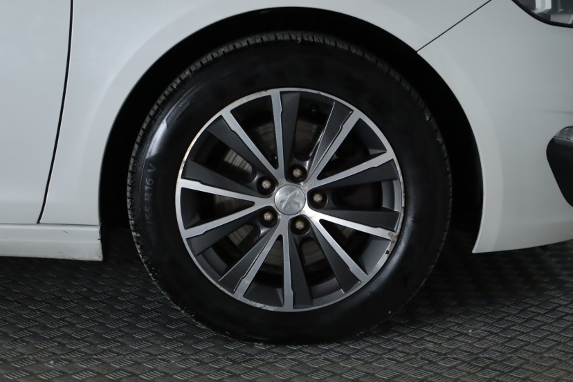 Peugeot 308, 2015