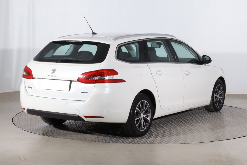 Peugeot 308, 2015
