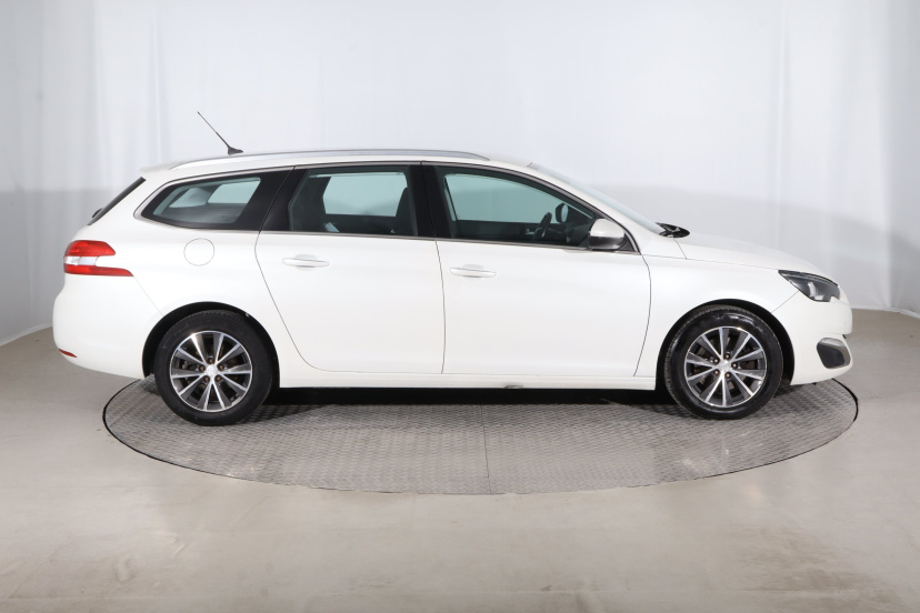 Peugeot 308, 2015