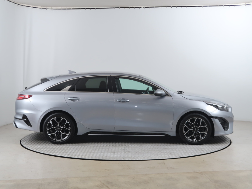 Kia ProCeed, 2022