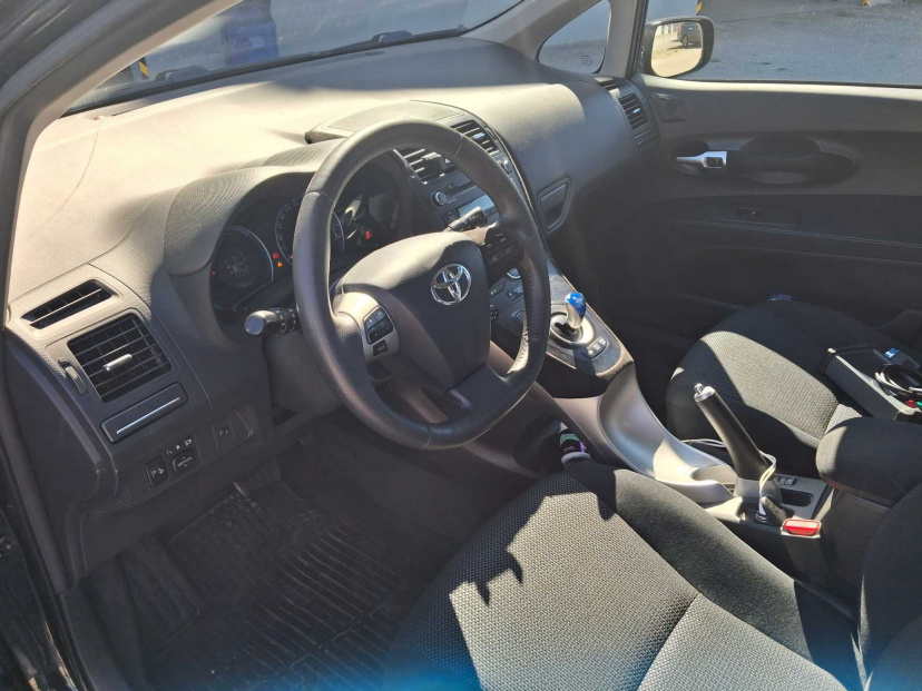 Toyota Auris, 2011