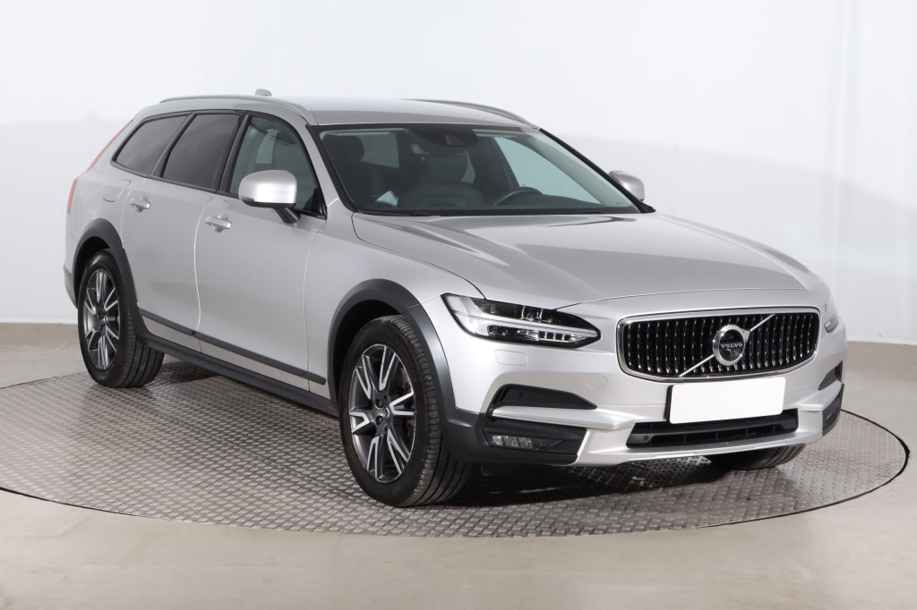 Volvo V90 Cross Country, 2020