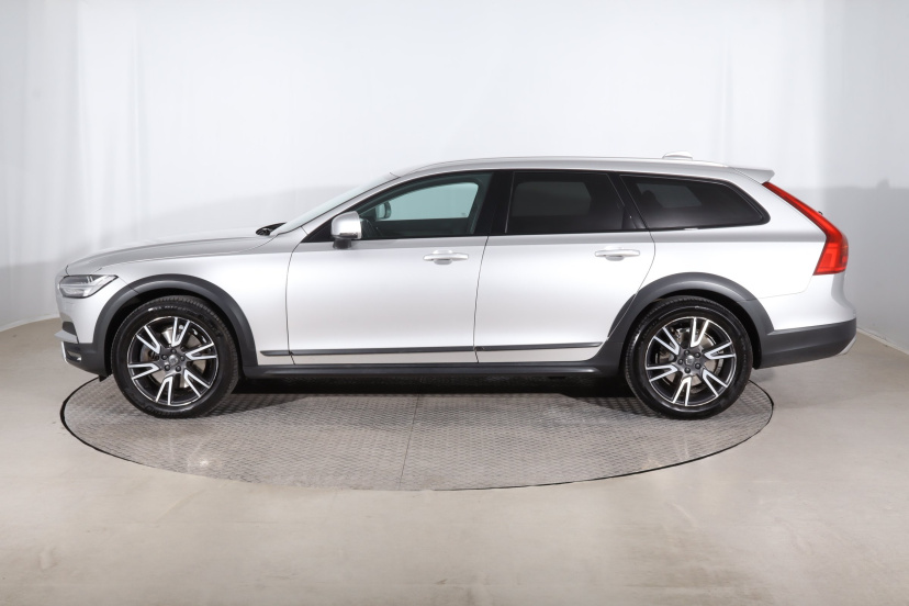 Volvo V90 Cross Country, 2020