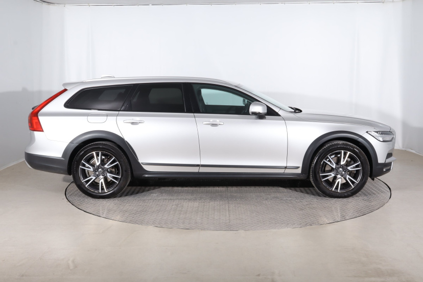 Volvo V90 Cross Country, 2020