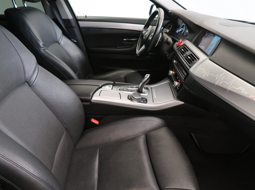 BMW 5, 2016