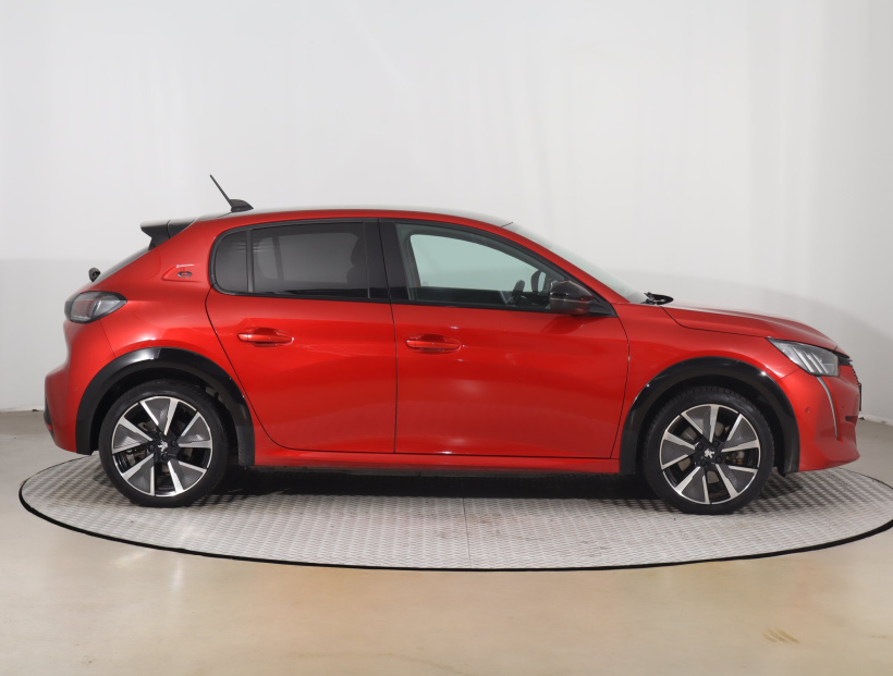 Peugeot e-208, 2021