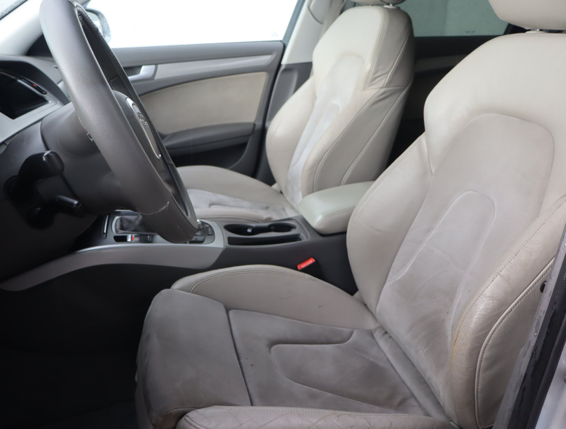 Audi A4, 2011