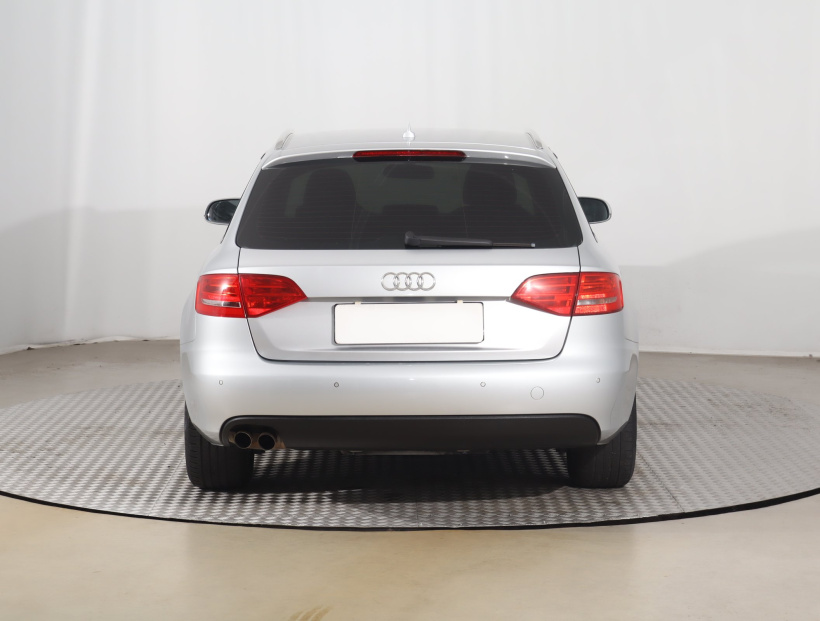 Audi A4, 2011