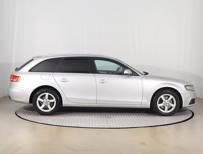 Audi A4, 2011