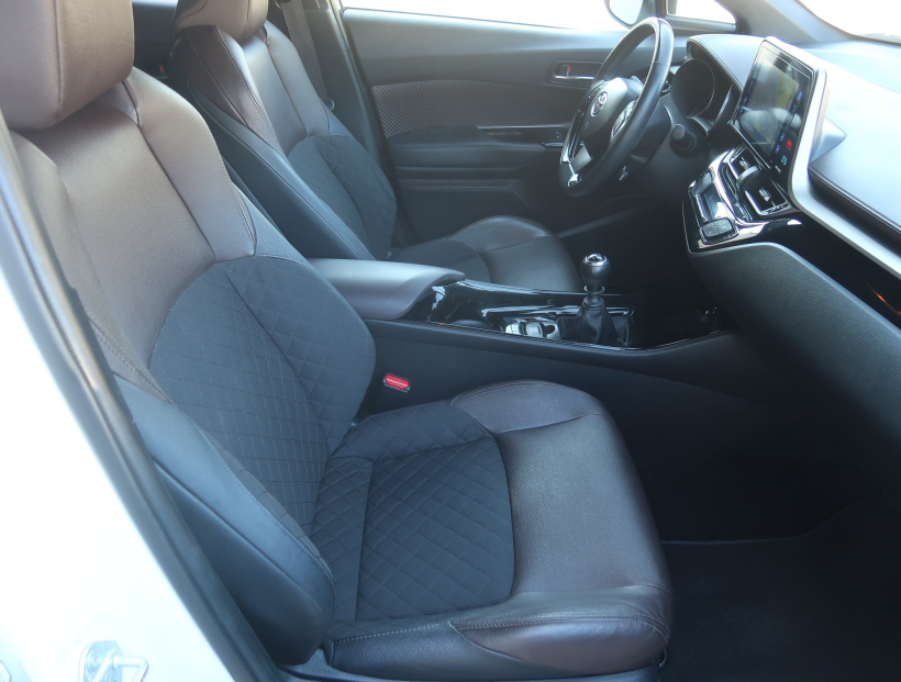 Toyota C-HR, 2016