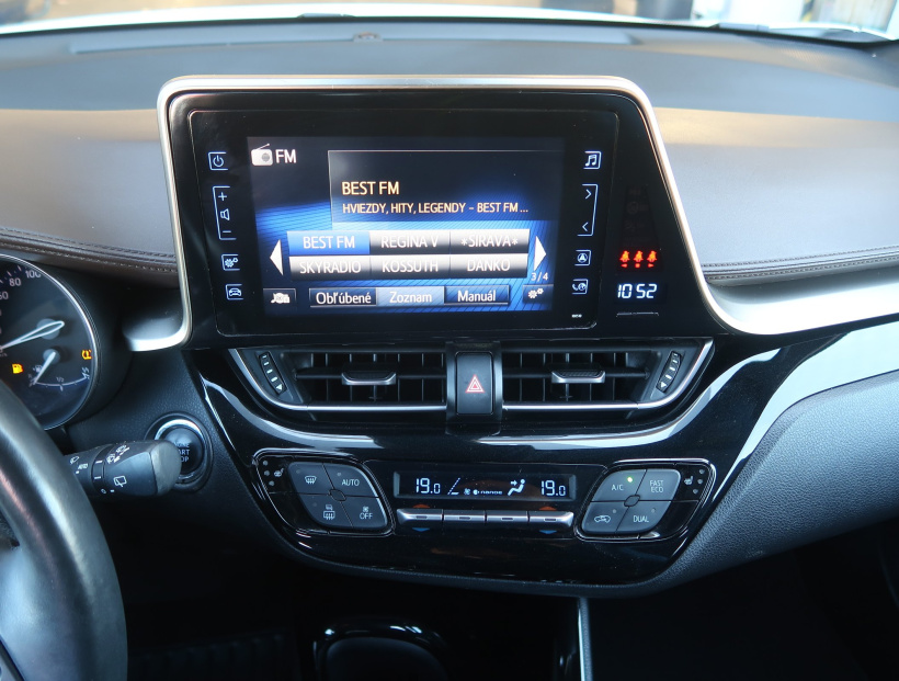 Toyota C-HR, 2016