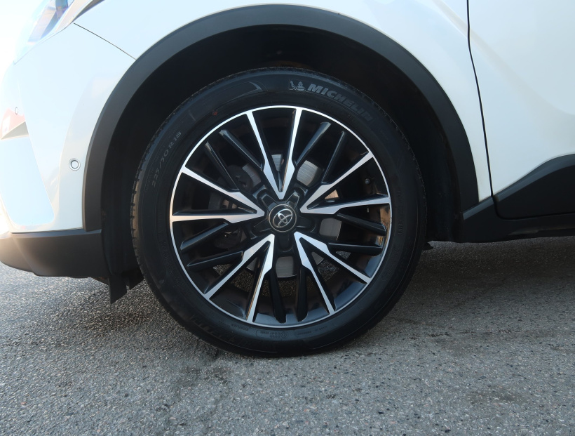 Toyota C-HR, 2016
