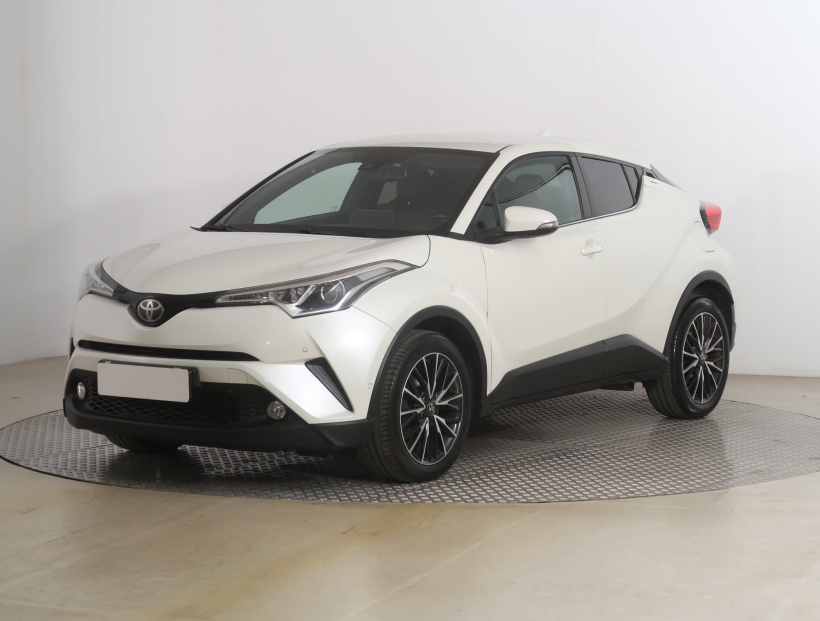 Toyota C-HR, 2016