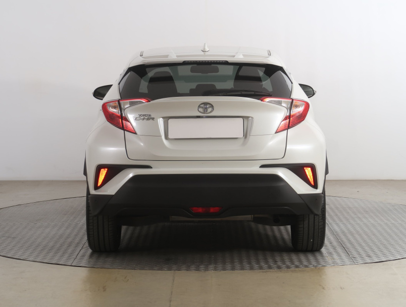 Toyota C-HR, 2016