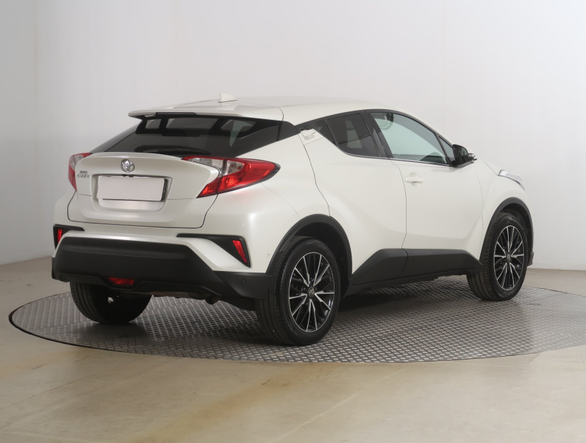 Toyota C-HR, 2016