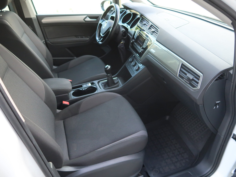 Volkswagen Touran, 2015