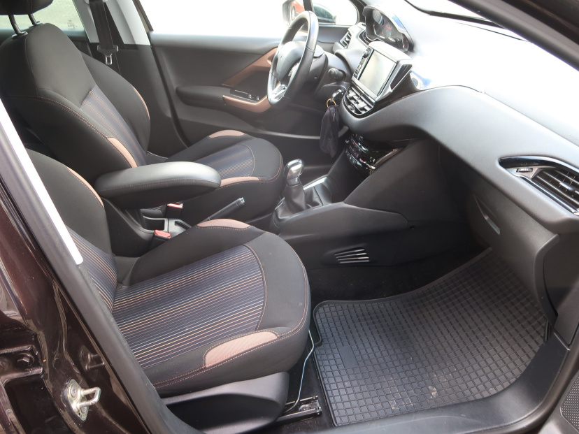 Peugeot 208, 2013