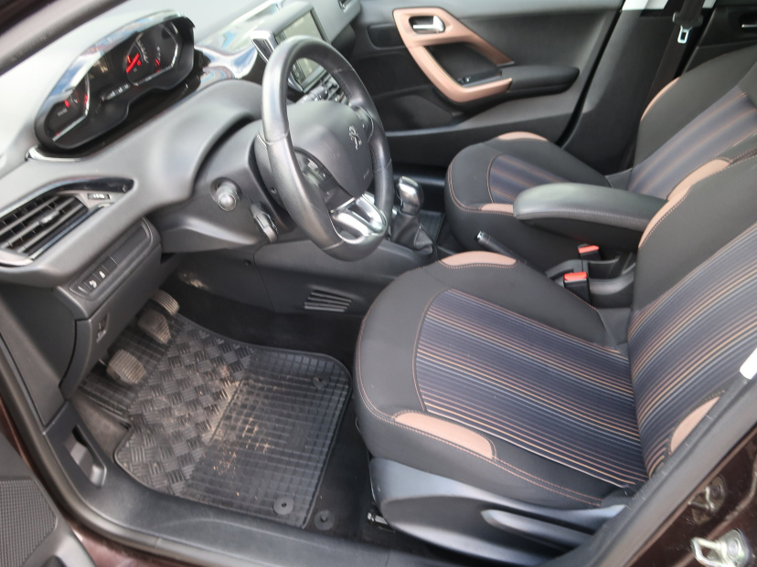 Peugeot 208, 2013