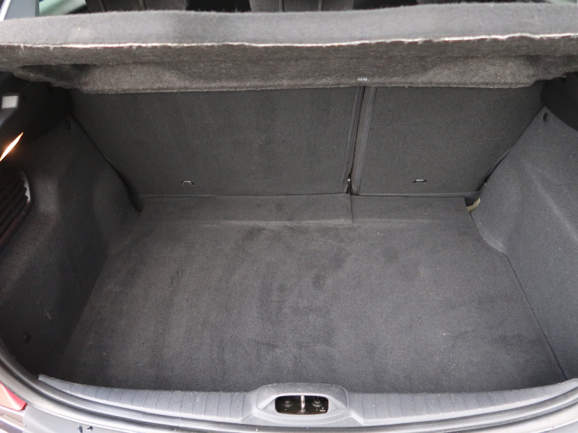 Peugeot 208, 2013