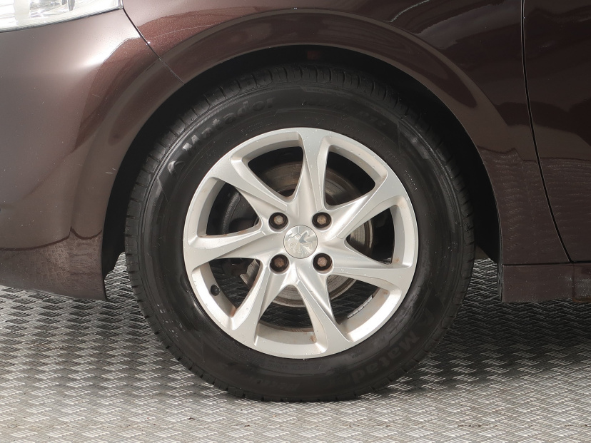 Peugeot 208, 2013