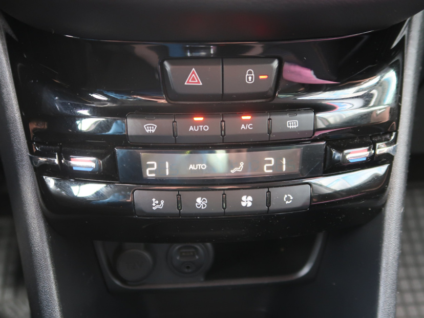 Peugeot 208, 2013