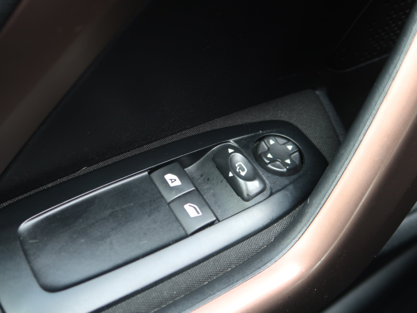 Peugeot 208, 2013