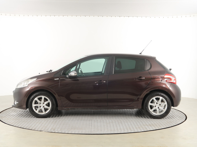 Peugeot 208, 2013