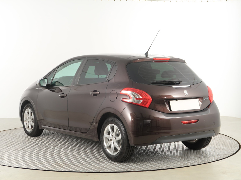Peugeot 208, 2013