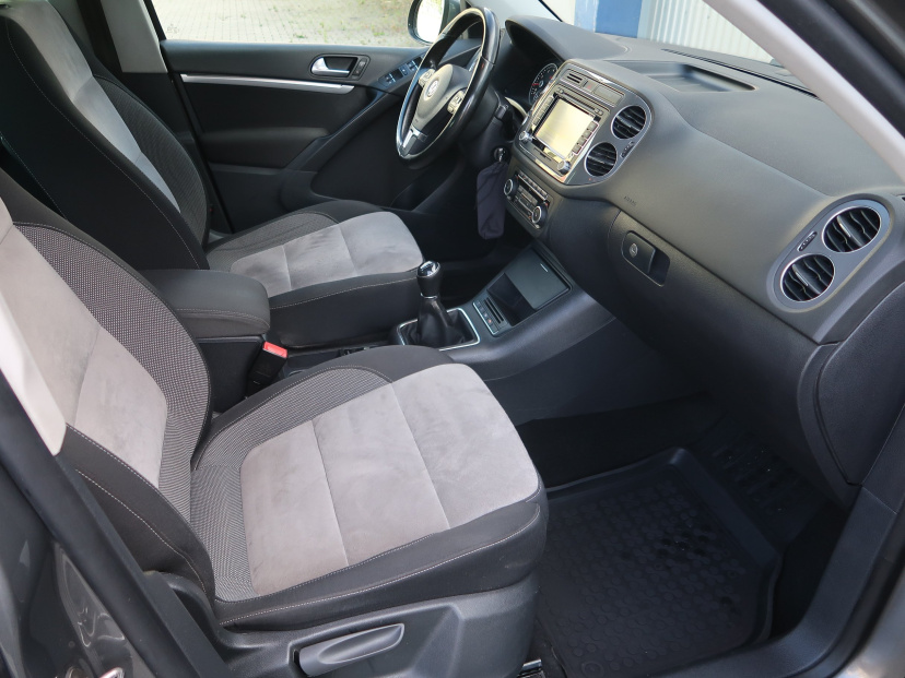 Volkswagen Tiguan, 2011