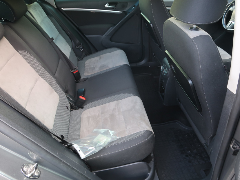 Volkswagen Tiguan, 2011