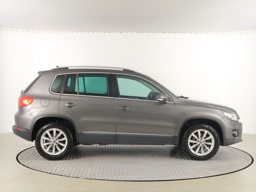 Volkswagen Tiguan, 2011