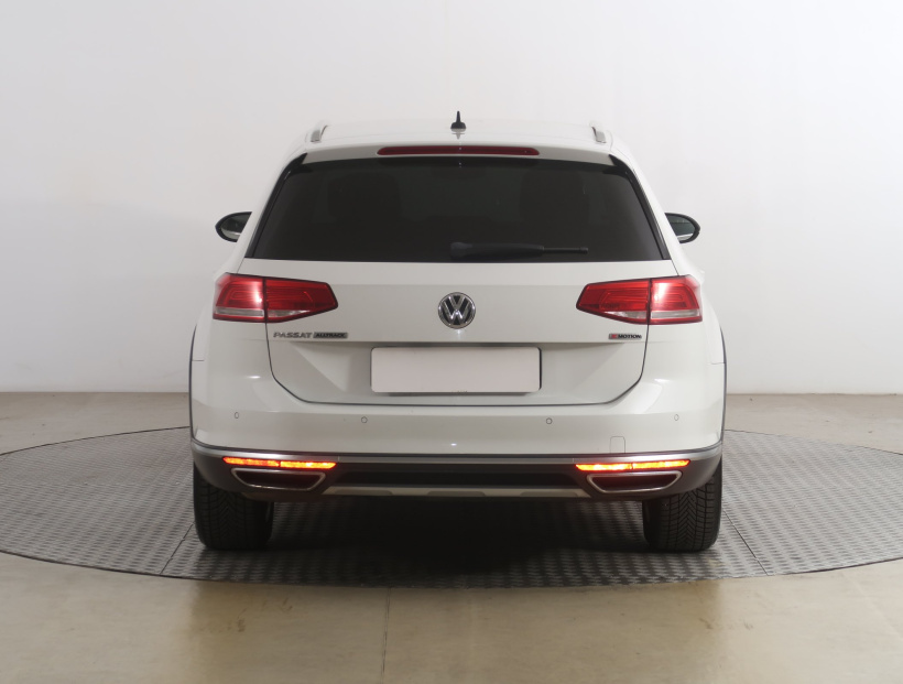 Volkswagen Passat, 2016