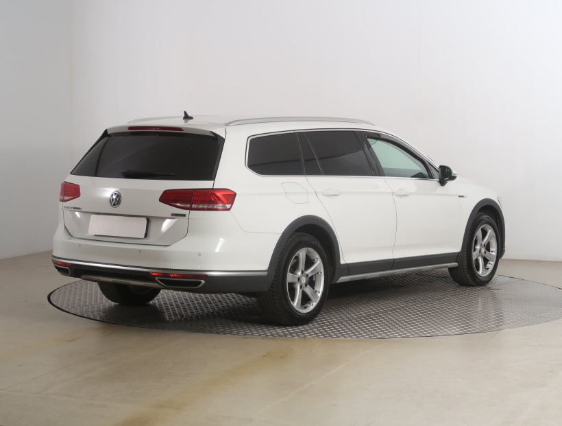 Volkswagen Passat, 2016